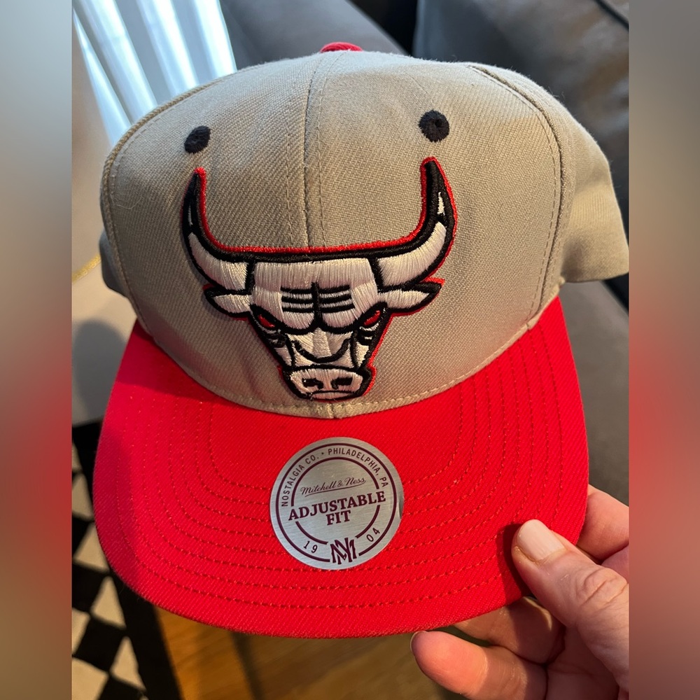 NWT (Nostalgia sticker on rim) Mitchell& Ness Chicago bulls adjustable cap